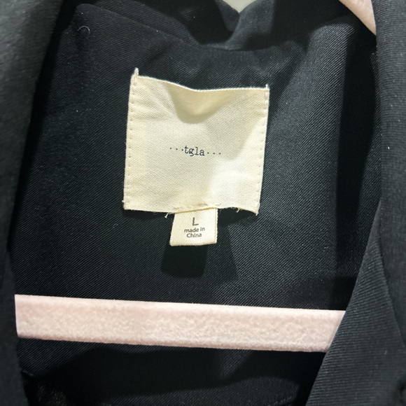 L/XL LIGHT WEIGHT black jacket, soft canvas w/ drawstring waist.TGLA Francesca’s - Picture 6 of 7